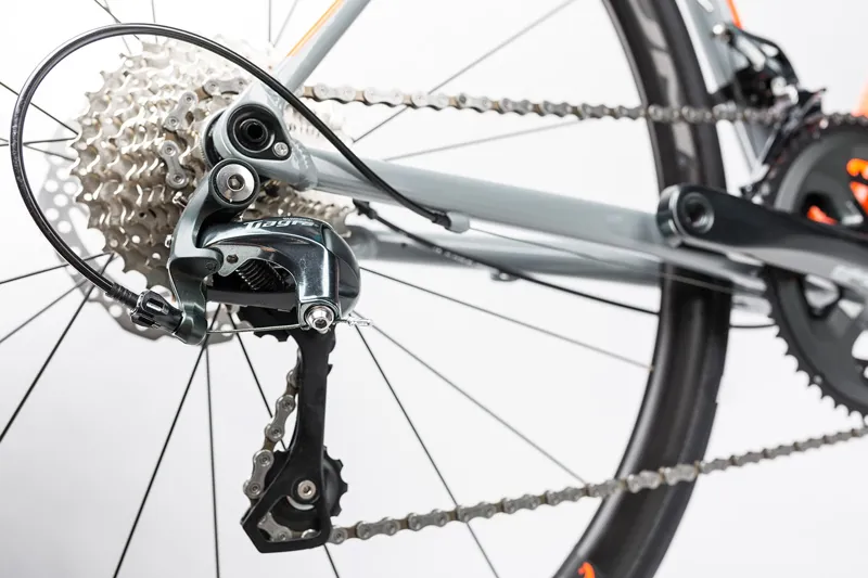 2017 Cube Attain Race Disc Aluminium Road Bike-9