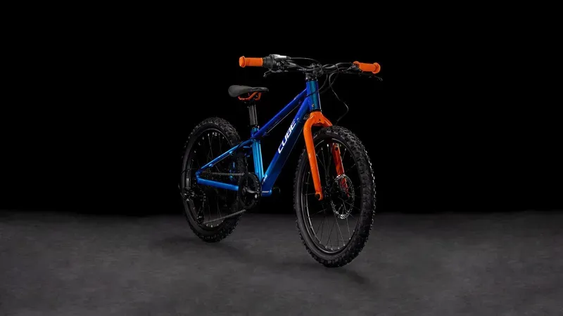 Cube Acid 200 Disc Kids Bike in Actionteam-1