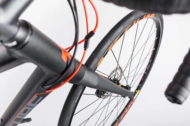 2017 Cube Attain SL Disc Aluminium Road Bike-8