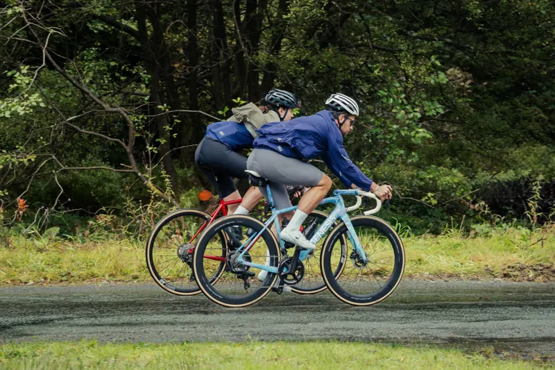 Madison Mens Freewheel Windproof Packable Jacket in Ink Navy-2