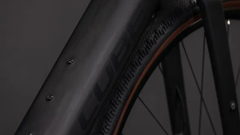 Cube Nuroad Hybrid c:62 EXC 400x Gravel Bike in Blackline-3